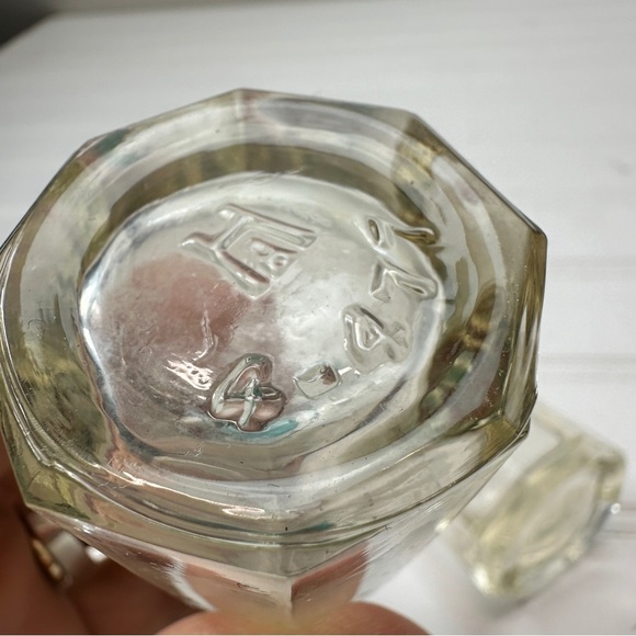 Hazel Atlas Vintage Salt and Pepper Shaker Set with Teal Lids - Picture 5 of 10